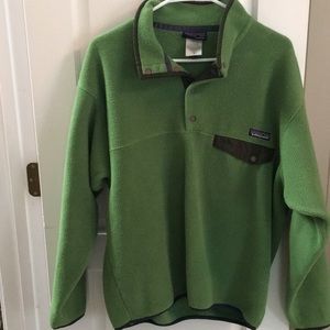 Men's green Patagonia snap pullover jacket